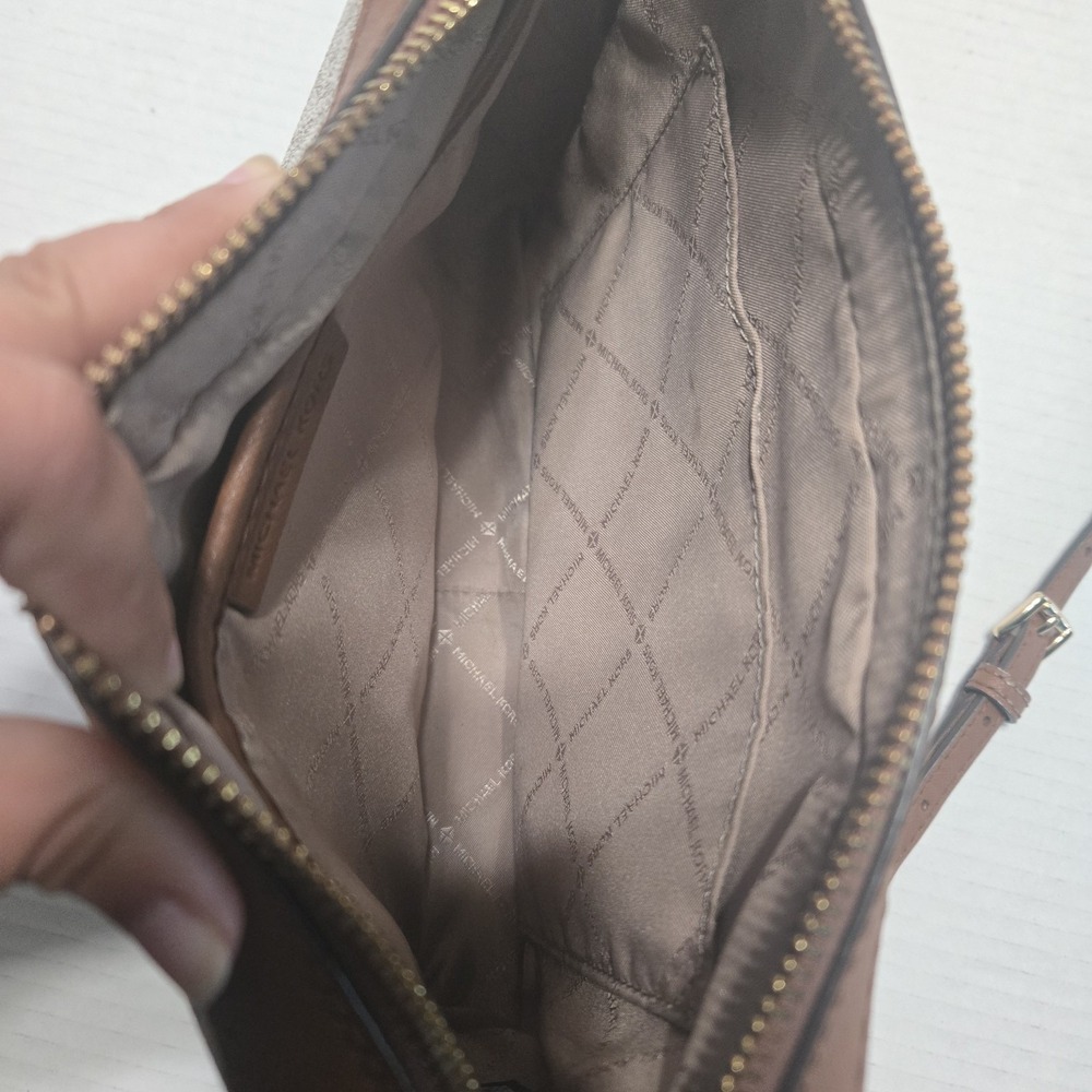 MICHAEL KORS Jet Set Large EW Crossbody Bag Vanilla Brown MK Signature Gold - Picture 3 of 9